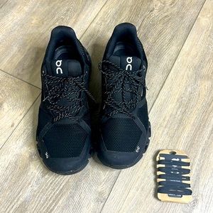 MENS ON CLOUD WATERPROOF FLYER 9.5